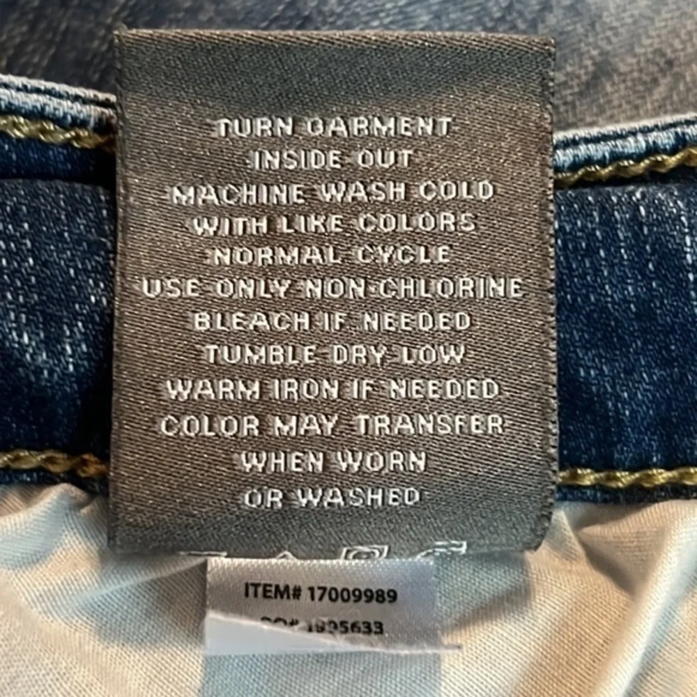 Torrid Women's Crop Boyfriend Vintage Stretch Distressed Jeans Size‎ 18